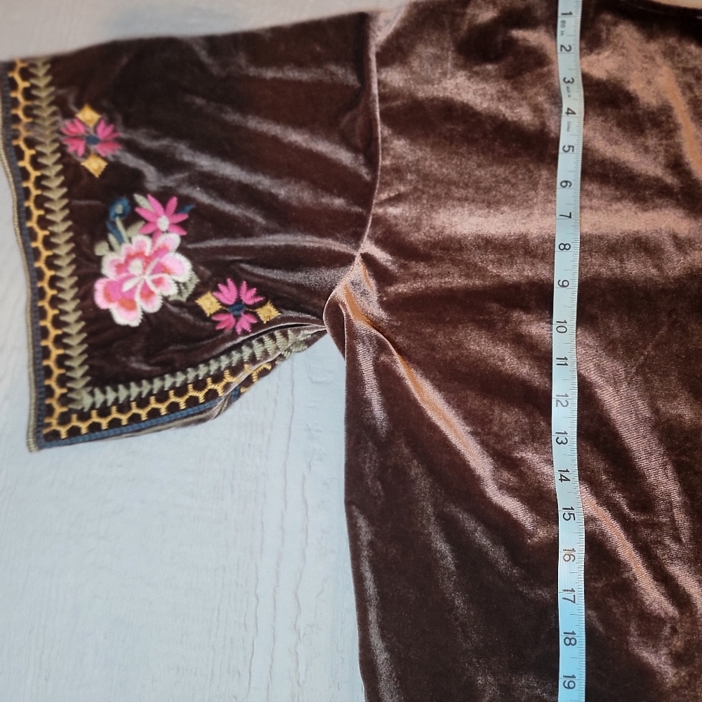♡ Stichfix Velvet Tie-Front Kimono Top with Floral Embroidery - Brown B-13 - Picture 5 of 6